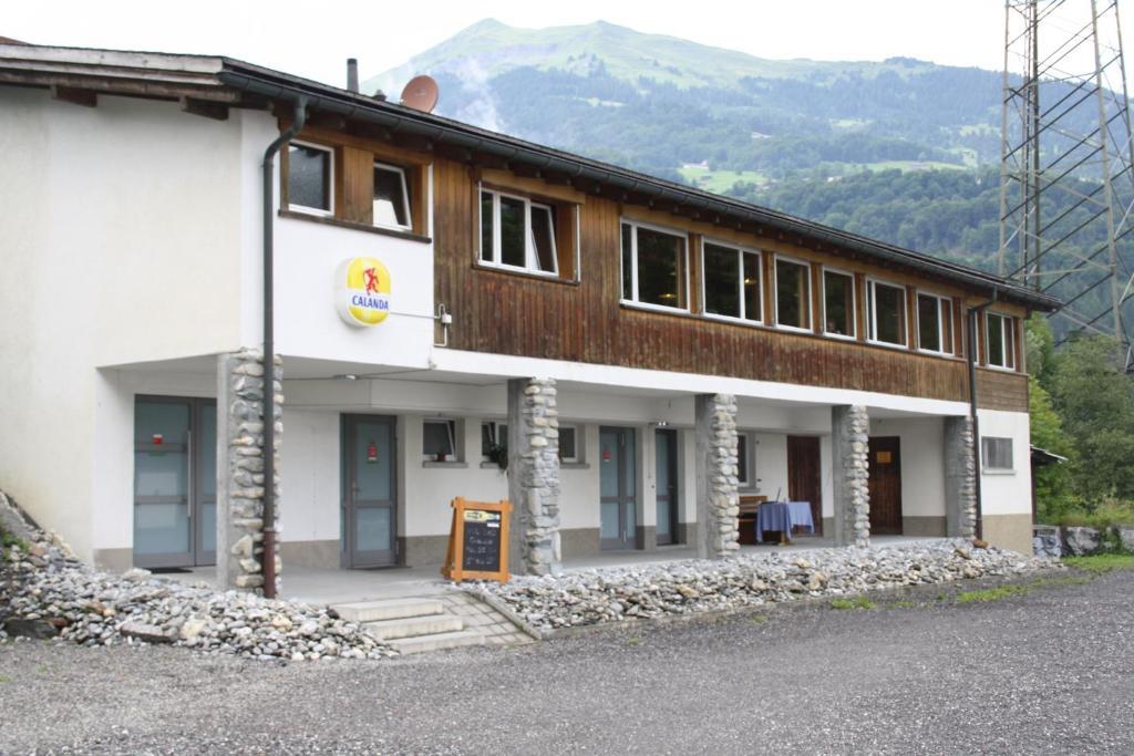Auberge de jeunesse Sporti Grusch Extérieur photo