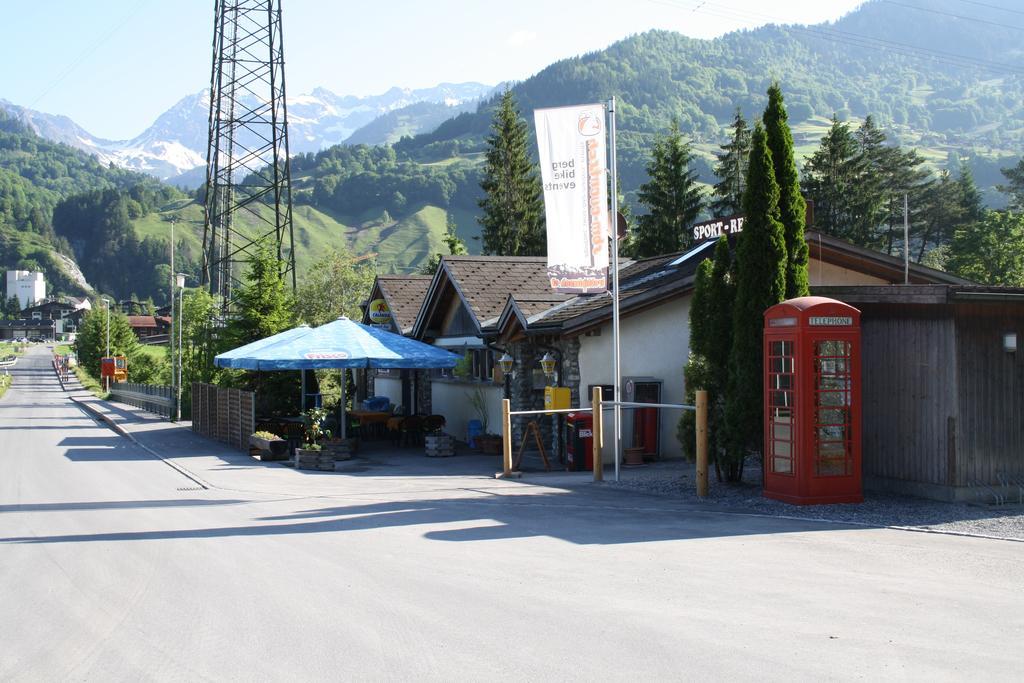 Auberge de jeunesse Sporti Grusch Extérieur photo