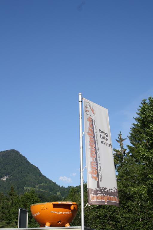 Auberge de jeunesse Sporti Grusch Extérieur photo