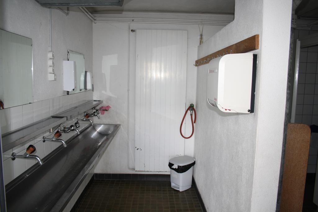 Auberge de jeunesse Sporti Grusch Extérieur photo