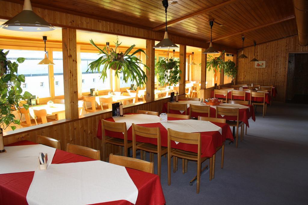 Auberge de jeunesse Sporti Grusch Extérieur photo