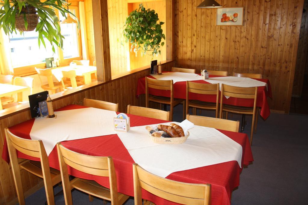 Auberge de jeunesse Sporti Grusch Extérieur photo